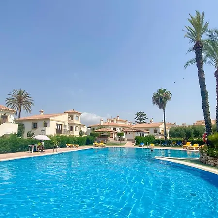 Lovely 1- Bedroom With Pool, Close To The