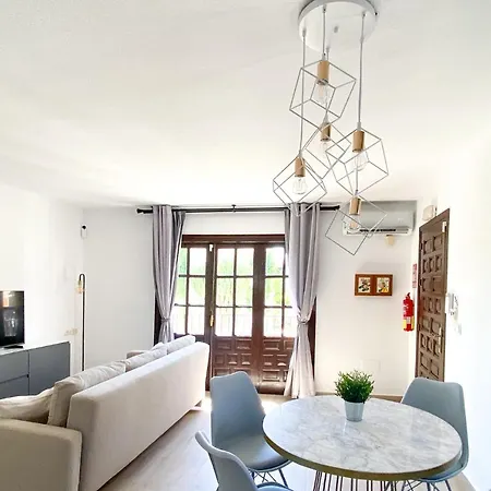 Lovely 1- Bedroom With Pool, Close To The Apartment *