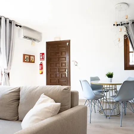 Apartment Lovely 1- Bedroom With Pool, Close To The Vera